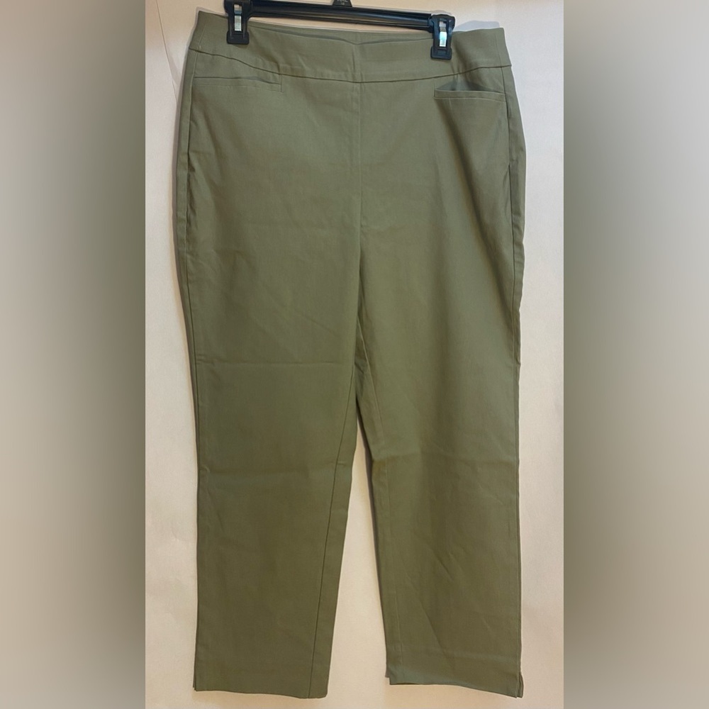 Chico’s Woman’s Tan Crop Pants Size 10 - Inseam 24”‎